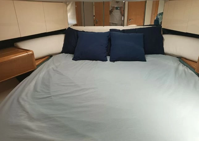 菲尔兰(Fairline)Targa37游艇主卧