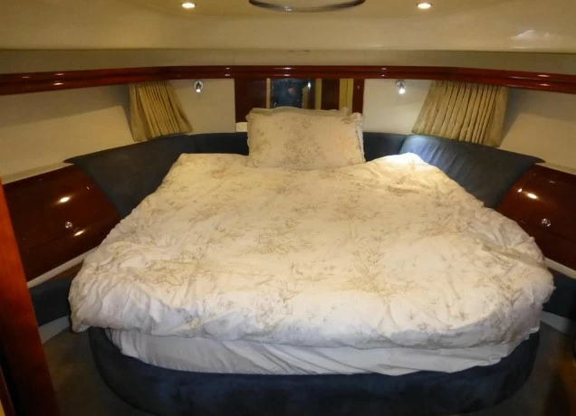 14米菲尔兰(Fairline)Phantom46二手游艇价格23万英镑主卧