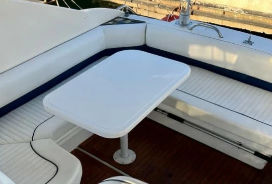 菲尔兰(Fairline)Targa37游艇沙发