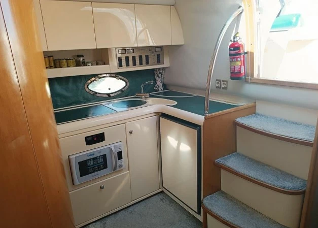 菲尔兰(Fairline)Targa37游艇厨房