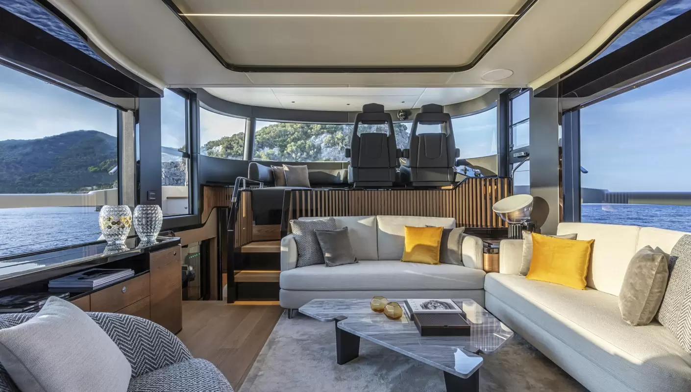 19米雅舶仕(Absolute)Navetta64游艇沙龙区