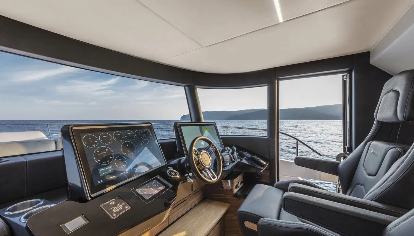 19米雅舶仕(Absolute)Navetta64游艇中控