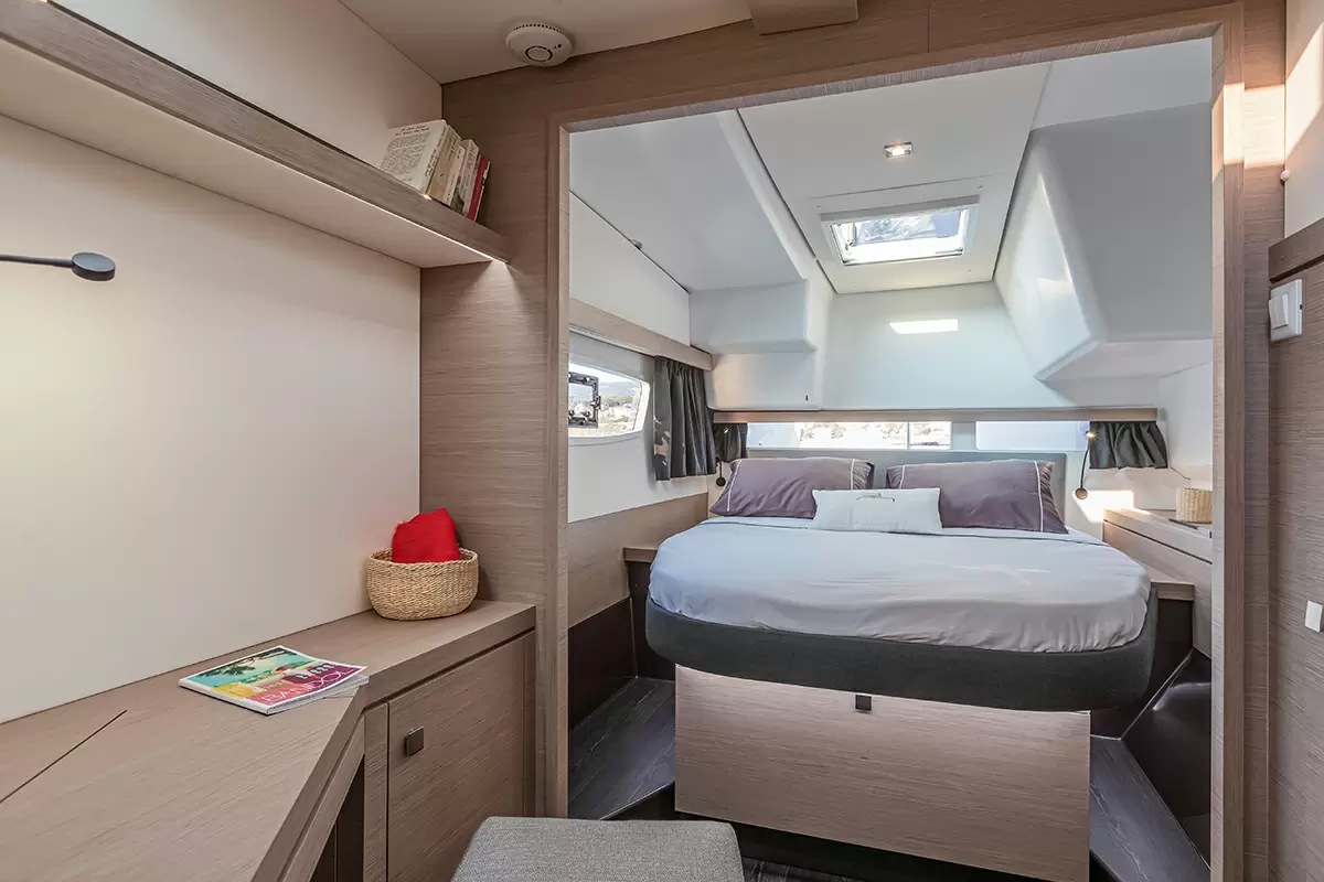 12米的枫丹白露(Fountaine Pajot)Isla40双体帆船主卧