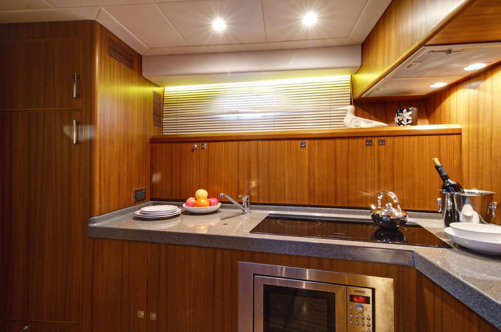15米爱莱格（Allegro）50私人飞桥游艇厨房