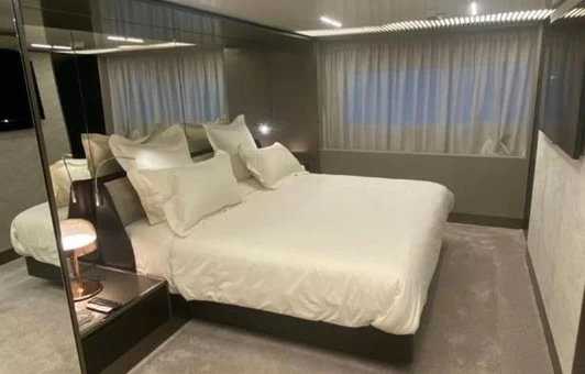 26米法拉帝(Ferretti)850二手游艇主卧