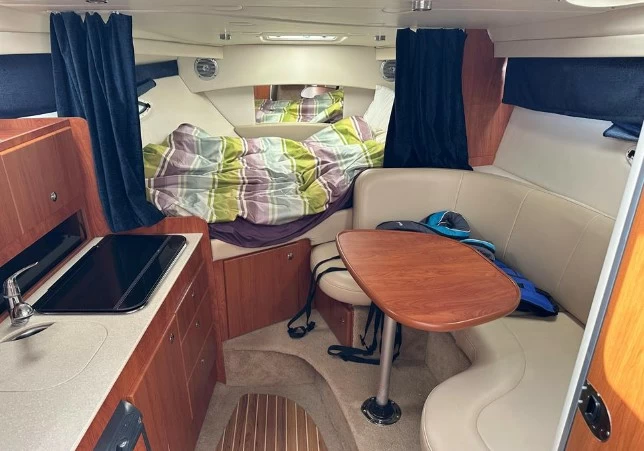9米贝琳娜(Bayliner)300Cruiser游艇沙龙