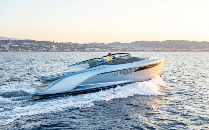 10米公主(Princess)R35豪华游艇价格500万元