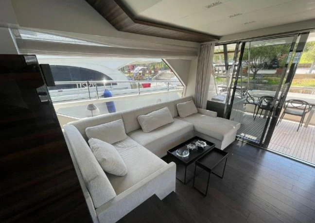 20米的法拉帝(Ferretti)670二手游艇沙龙