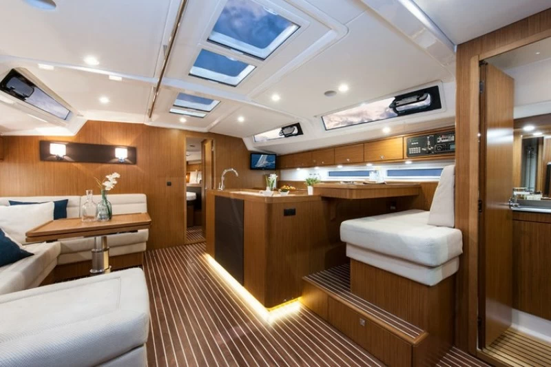 17米(56英尺)巴伐利亚(Bavaria)Cruiser56帆船价格550万元左右