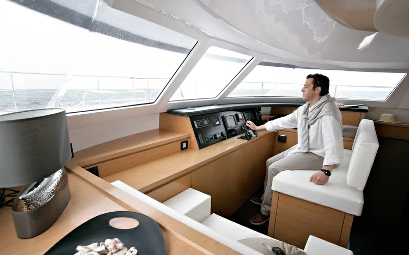 14米枫丹白露(Fountaine Pajot)Cumberland MY47LC双体游艇驾驶室
