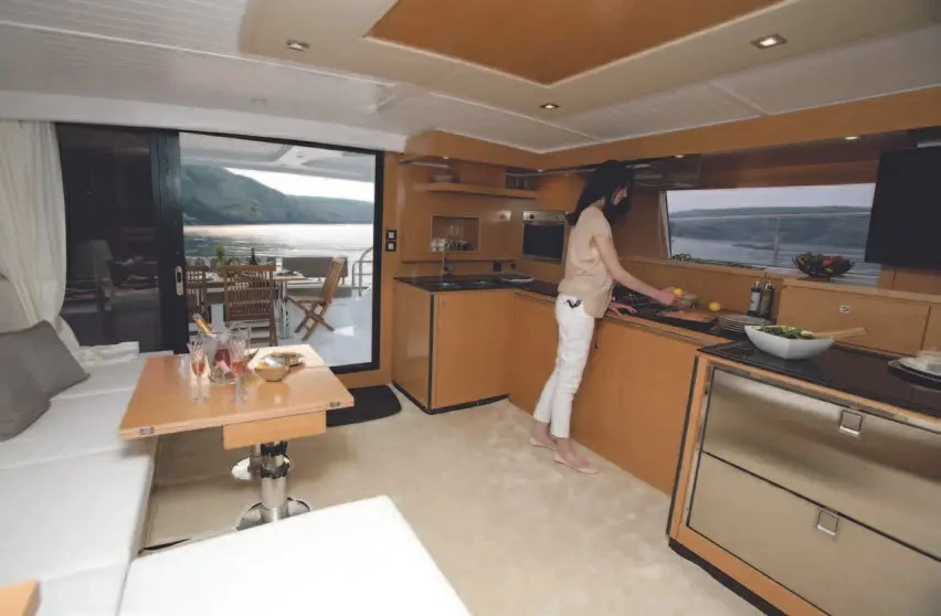 14米枫丹白露(Fountaine Pajot)Cumberland MY47LC双体游艇船舱