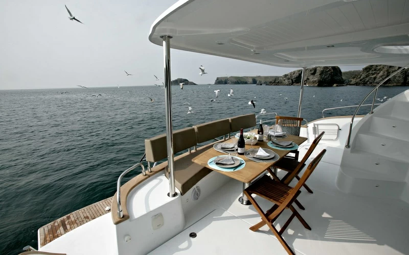 14米枫丹白露(Fountaine Pajot)Cumberland MY47LC双体游艇甲板
