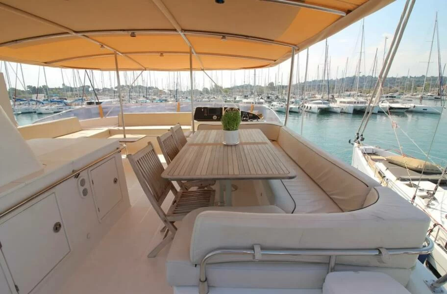 16米(55英尺)枫丹白露(Fountaine Pajot)Queensland MY55双体游艇价格在2200万元左右
