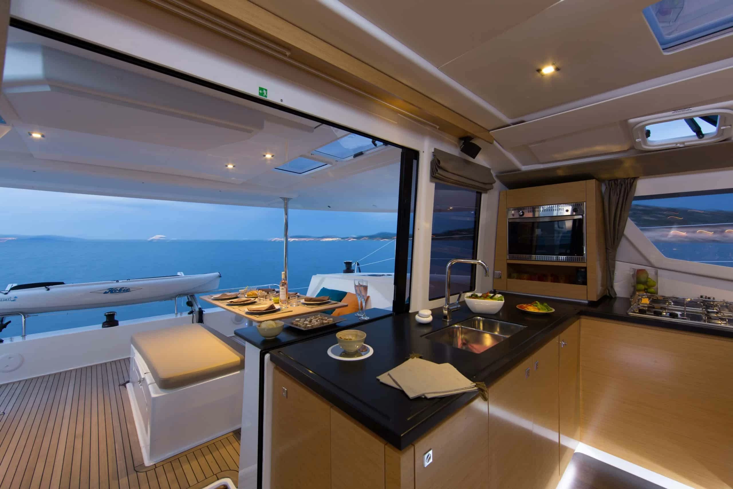 13米枫丹白露(Fountaine Pajot)Helia44双体帆船厨房