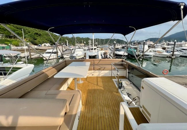 15米的菲尔兰(Fairline)Squadron50二手游艇价格72万美元
