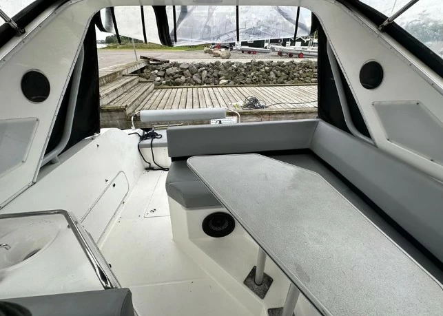 9米的贝琳娜(Bayliner)3055二手游艇价格28万元