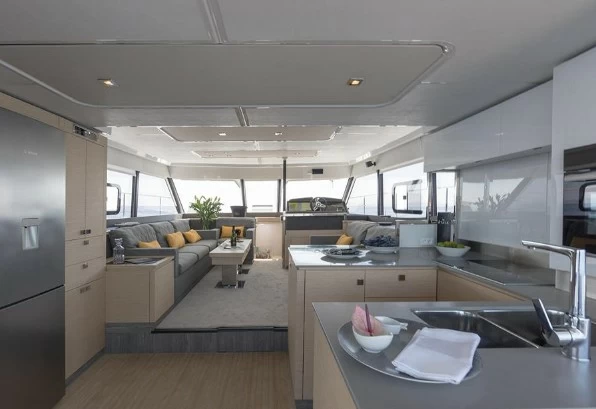 13米枫丹白露(Fountaine Pajot)MY44二手双体游艇沙龙