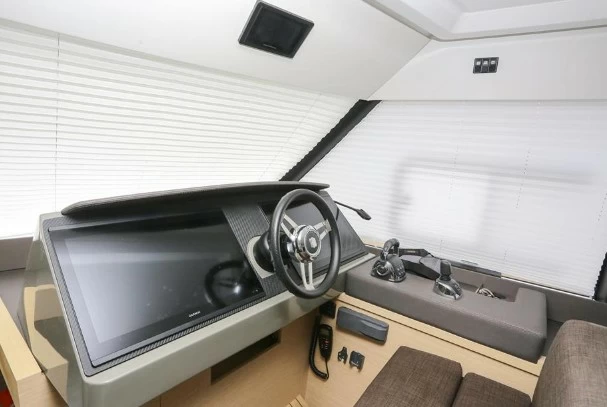13米枫丹白露(Fountaine Pajot)MY44二手双体游艇中控