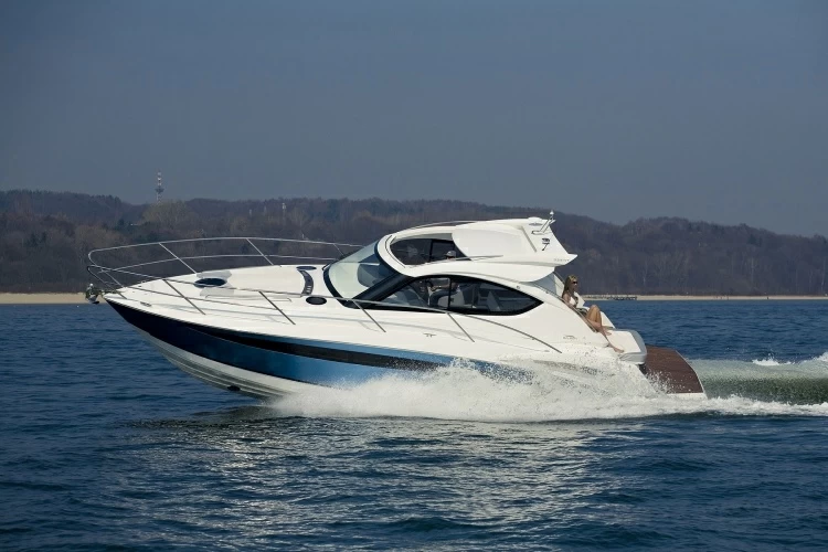 卡帝尔(Galeon)325HTS运动游艇