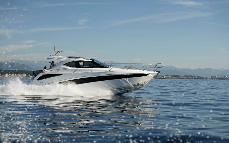 卡帝尔(Galeon)385HTS中型游艇