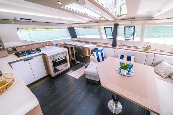 14米枫丹白露(Fountaine Pajot)Tanna47二手双体帆船船舱