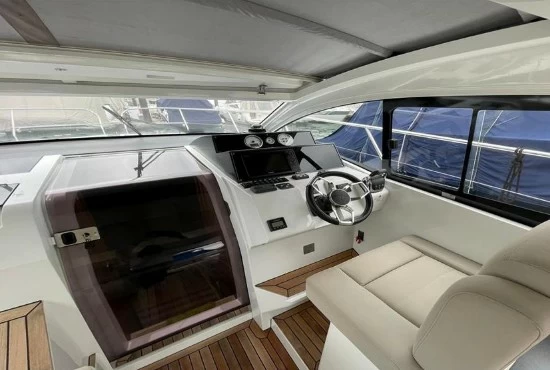10米西莱(Sealine)S330游艇价格26万美元