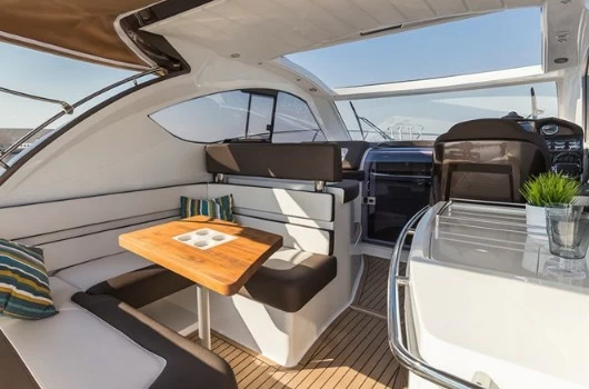 10米的卡帝尔(Galeon)325Open运动游艇价格250万元左右