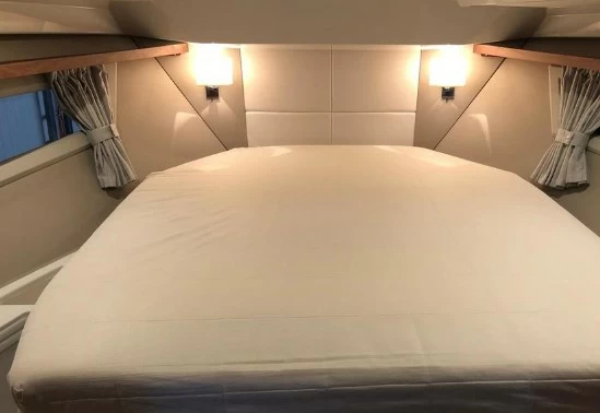 主卧歌诗达(Grandezza)37CA游艇