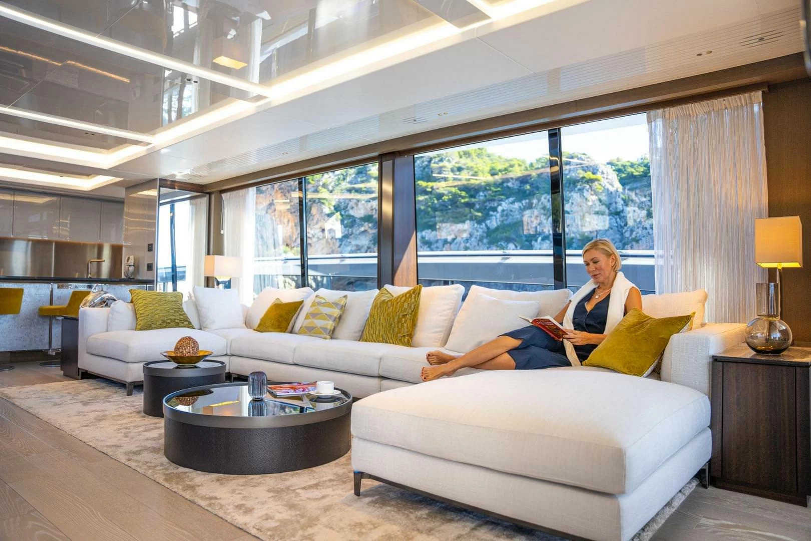27米的圣汐(Sunseeker)90Ocean飞桥游艇沙龙