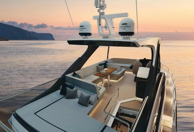 18米的菲尔兰(Fairline)Squadron58二手游艇价格258万英镑