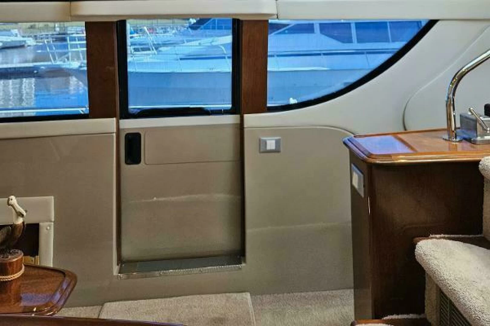 18米的卡福(Carver)56Voyager SE飞桥游艇价格800万元