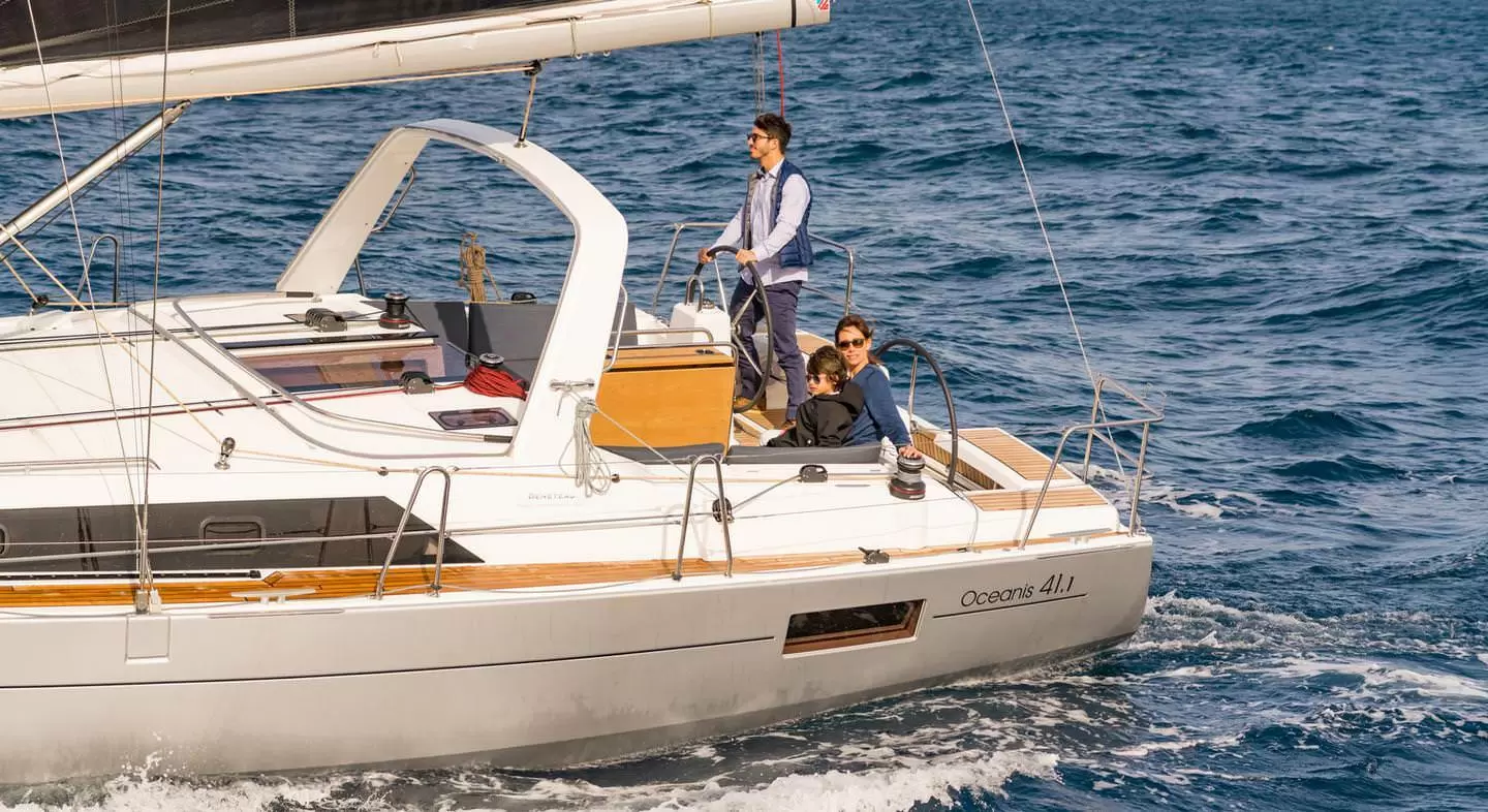 12米的博纳多(Beneteau)遨享仕41.4帆船价格为150万元