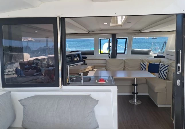 枫丹白露(Fountaine Pajot)Lucia40双体帆船