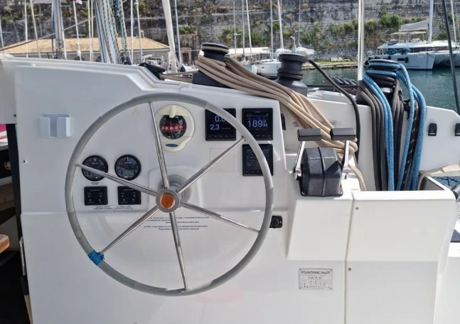 枫丹白露(Fountaine Pajot)Lucia40双体帆船价格44万欧元