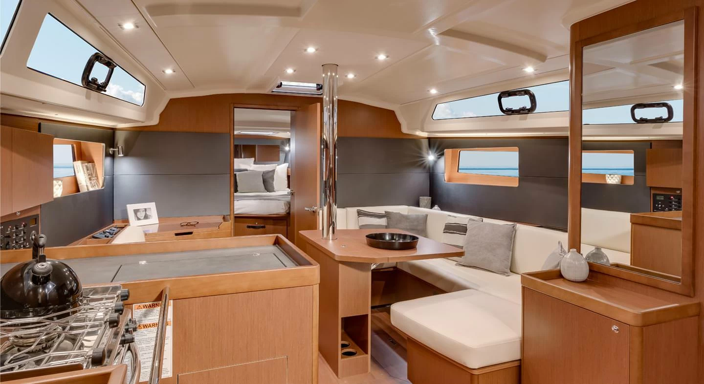12米的博纳多(Beneteau)遨享仕41.4帆船