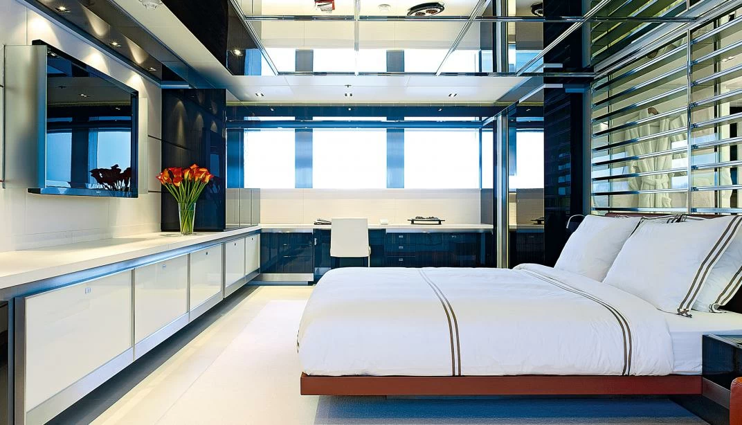 50米Heesen Sky号超级豪华游艇卧室