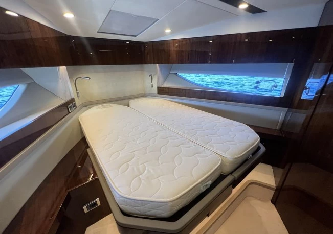 菲尔兰（Fairline）Targa43二手游艇主卧