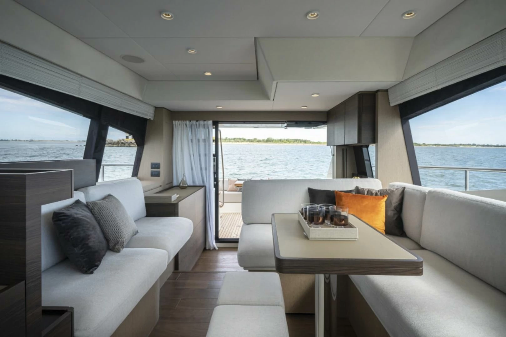 法拉帝(Ferretti)500飞桥游艇沙龙