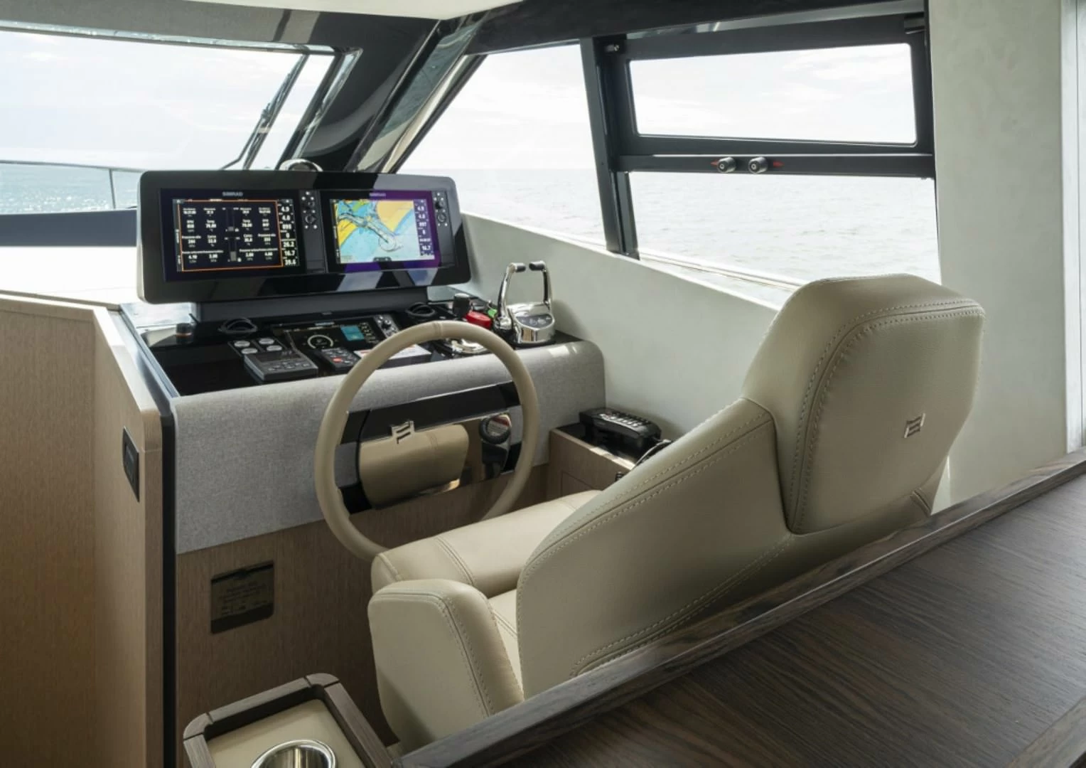 法拉帝(Ferretti)500飞桥游艇中控