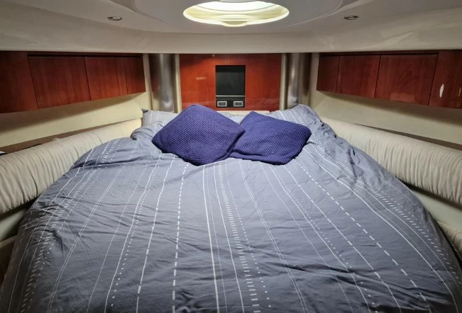 菲尔兰(Fairline)Targa40二手游艇卧室