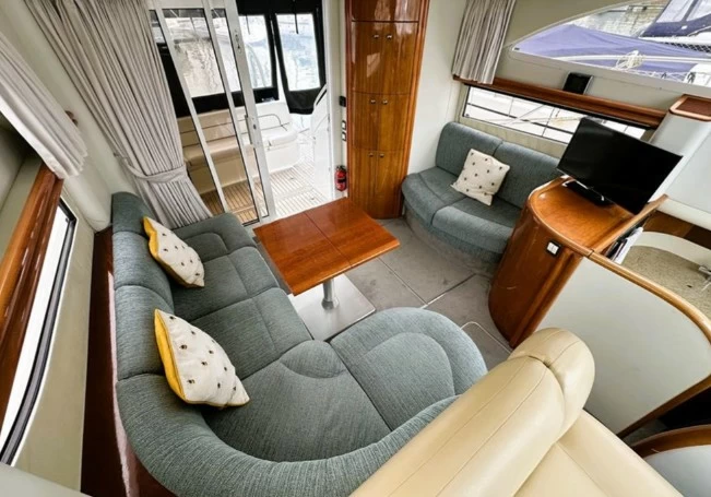 11米菲尔兰(Fairline)Phantom38游艇沙龙