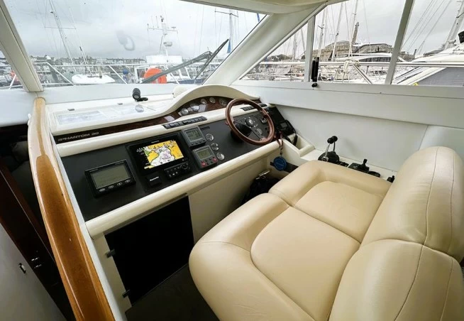11米菲尔兰(Fairline)Phantom38游艇价格为127万元