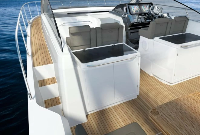13米的西莱(Sealine)S430二手游艇价格为500万元