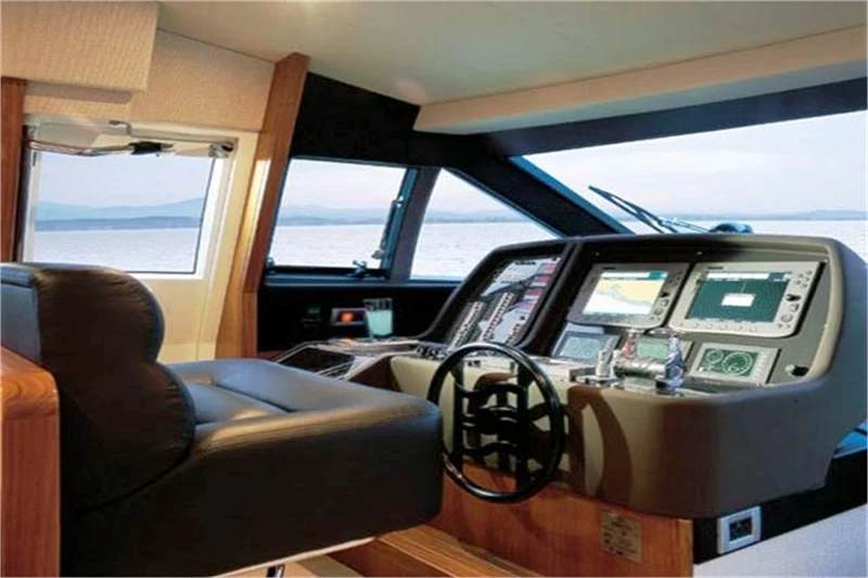 20米的法拉帝(Ferretti)630飞桥游艇中控