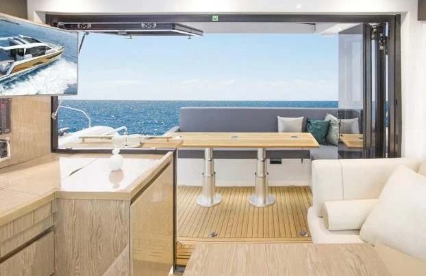 12米的西莱(Sealine)C390二手游艇价格42万英镑