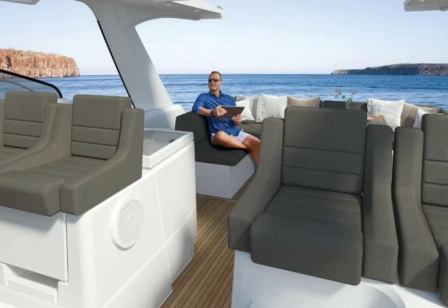 13米的西莱(Sealine)S430二手游艇