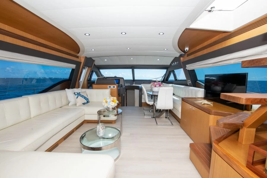 法拉帝(Ferretti)660豪华飞桥游艇沙龙