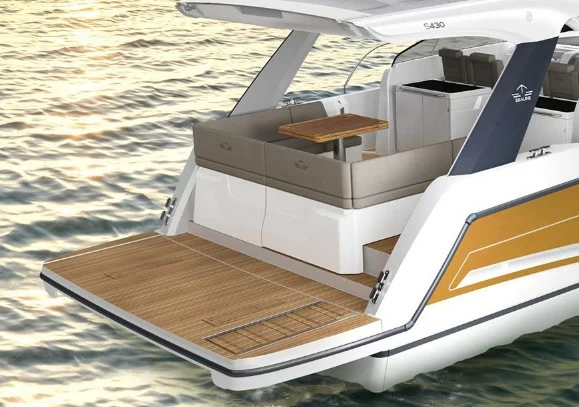 13米的西莱(Sealine)S430二手游艇船艉