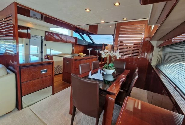 菲尔兰(Fairline)Squadron68二手飞桥游艇