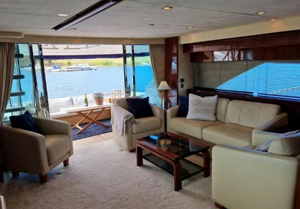 菲尔兰(Fairline)Squadron68二手飞桥游艇